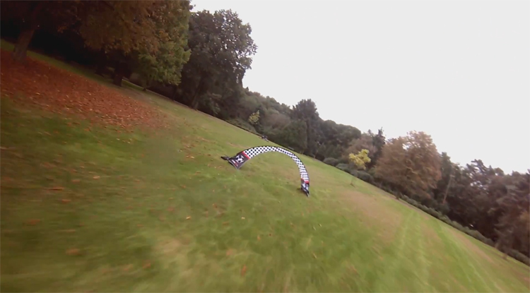 Racen in het park met RaymonFPV Racen in het park met RaymonFPV