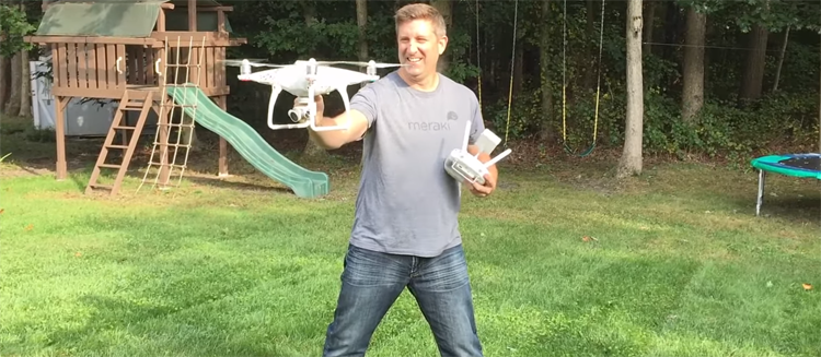 Drone vliegen met kapotte propellers Drone vliegen met kapotte propellers