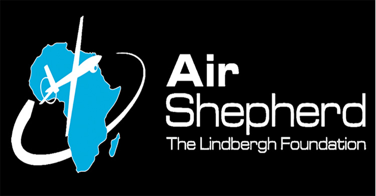 Dronepiloten redden olifant uit waterput Dronepiloten redden olifant uit waterput