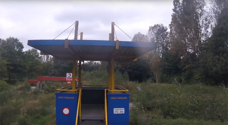 Freestyle FPV op verlaten verkeerspark Assen Freestyle FPV op verlaten verkeerspark Assen