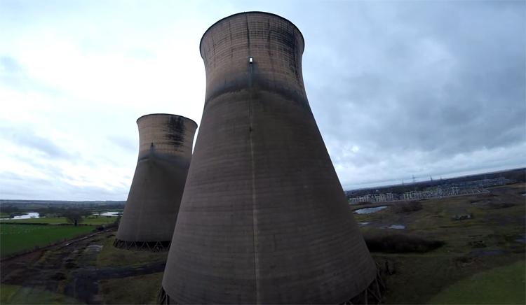 FPV freestyle bij verlaten koeltorens met BanniUK FPV freestyle bij verlaten koeltorens met BanniUK