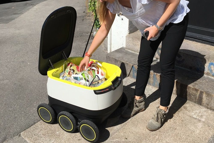 Daimler investeert $17.2 miljoen in rijdende bezorgdrones Daimler investeert $17.2 miljoen in rijdende bezorgdrones