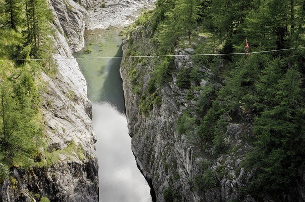 08-high-lining-drone