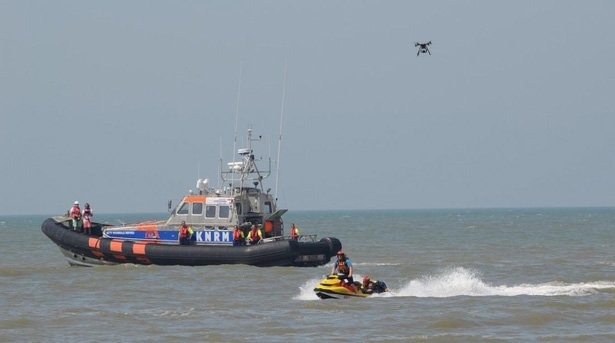drone-sar-katwijk-2015-reddingsactie-aerialtronics-altura-zenith-dupla-vista-boot