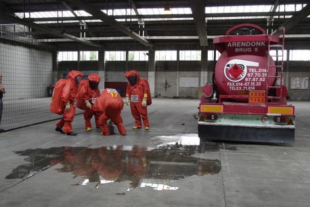 drones-rampoefening-belgie-vito-antwerpen-vlaamse-luchtvaartuigen-lekkende-tankwagen